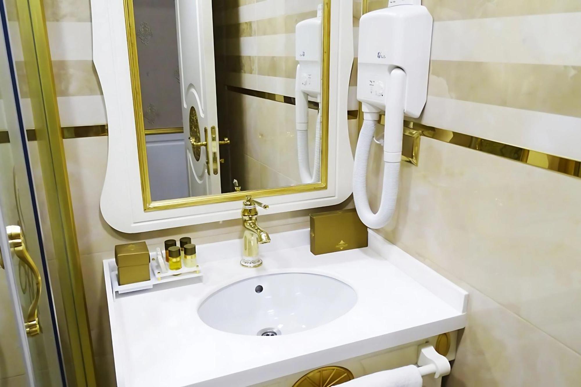 Hotel Emirhan Palace